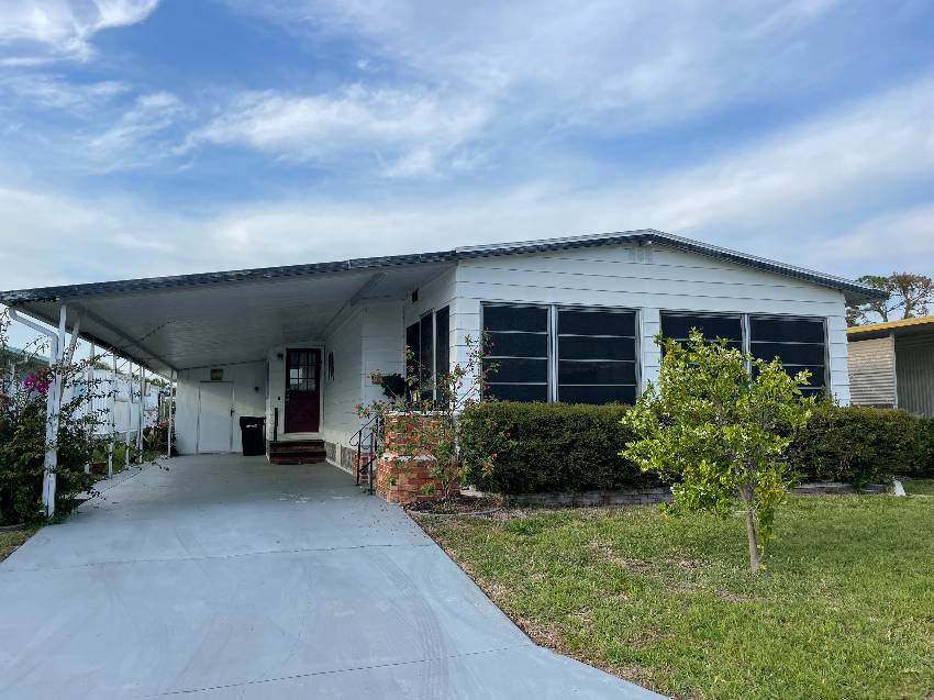 Venice, FL Mobile Home for Sale located at 979 Roseau E Bay Indies